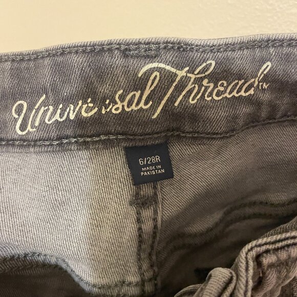 🔥 Universal Thread™ | Women's Distressed Gray Mid-Rise Skinny Jeans 6/28R - Picture 4 of 7